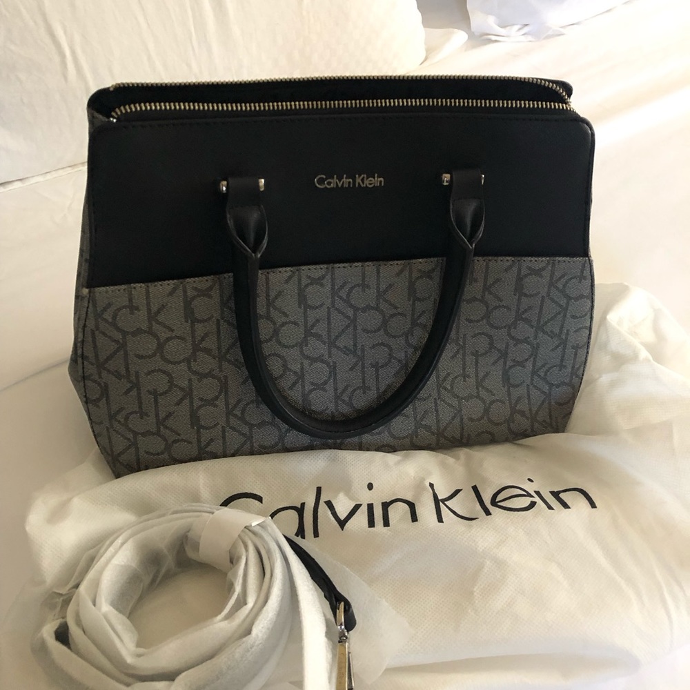 Calvin Klein Women’s Handbag with Shoulder handle